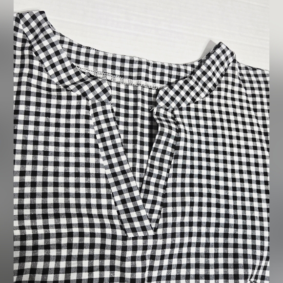 Black and White Plaid V Neck Lightweight Long Sleeve Blouse 1X - Picture 5 of 7